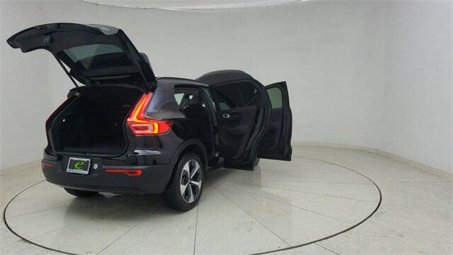 2024 Volvo XC40 B5 Plus Dark Theme