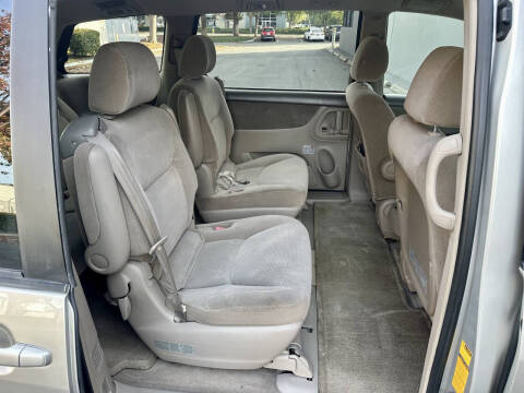 2004 Toyota Sienna CE 7 Passenger