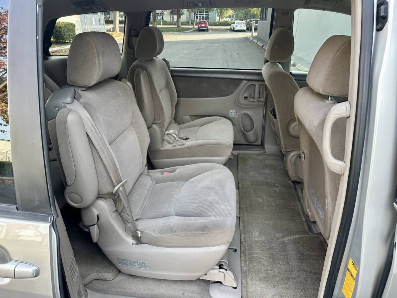 2004 Toyota Sienna CE 7 Passenger