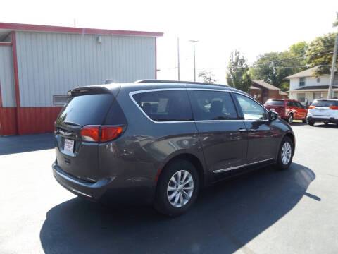 2017 Chrysler Pacifica Touring-L