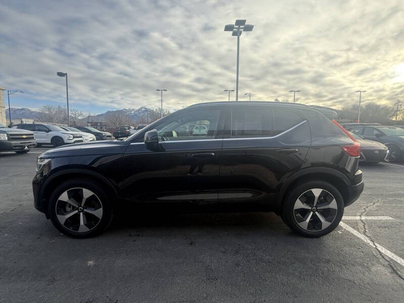 2025 Volvo XC40 B5 Plus Bright Theme