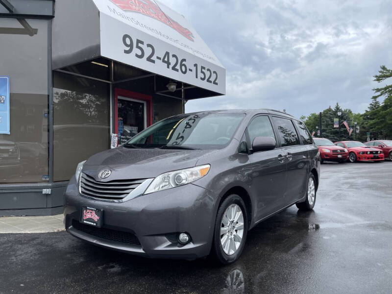 2011 Toyota Sienna XLE's photo