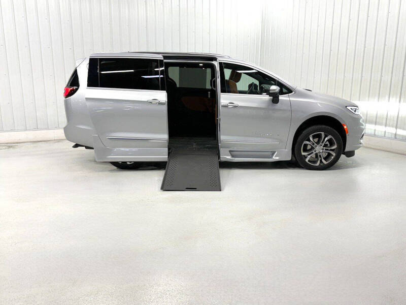 2026 Chrysler Pacifica Pinnacle
