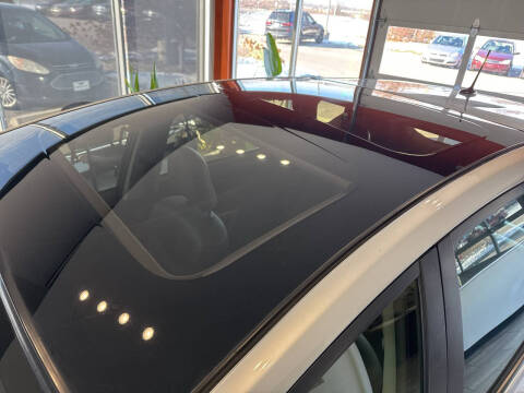 2014 Toyota Prius v Five