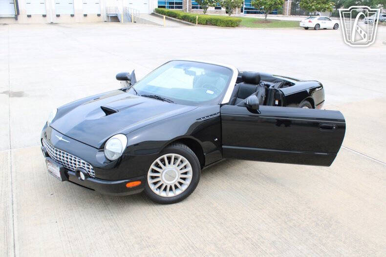 2004 Ford Thunderbird Deluxe