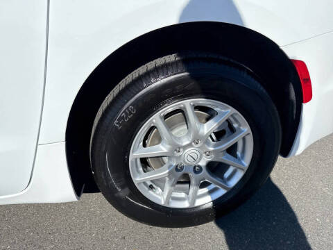 2026 Chrysler Voyager LX