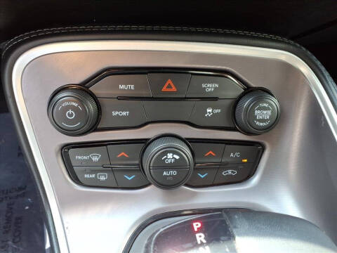 2022 Dodge Challenger SXT