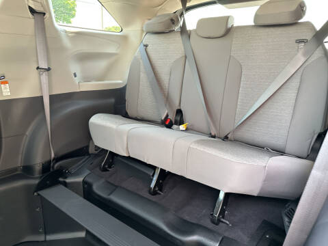 2024 Toyota Sienna LE 8-Passenger