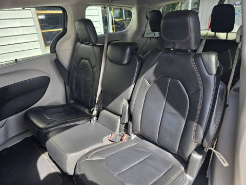 2017 Chrysler Pacifica Touring-L