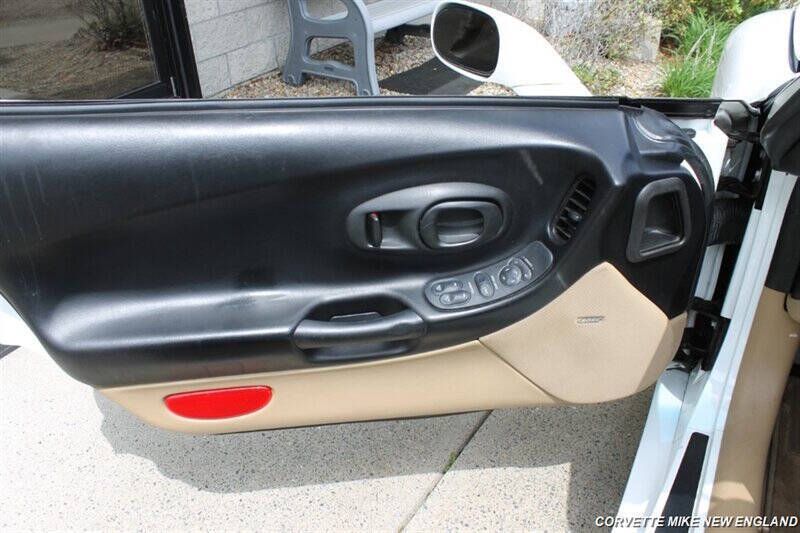 1999 Chevrolet Corvette 24