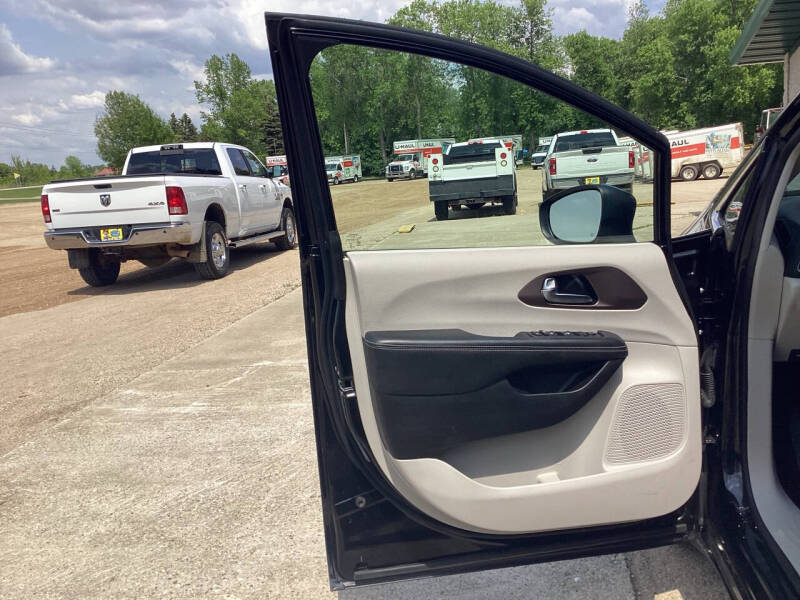 2020 Chrysler Voyager LXi