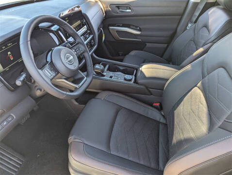 2025 Nissan Pathfinder Platinum