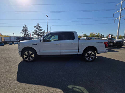 2025 Ford F-150 Lightning Platinum