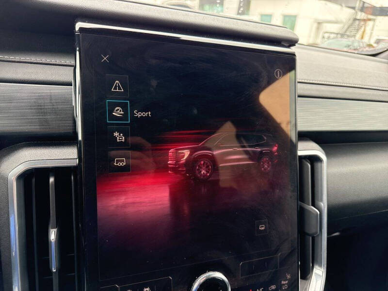 2025 GMC Acadia Elevation