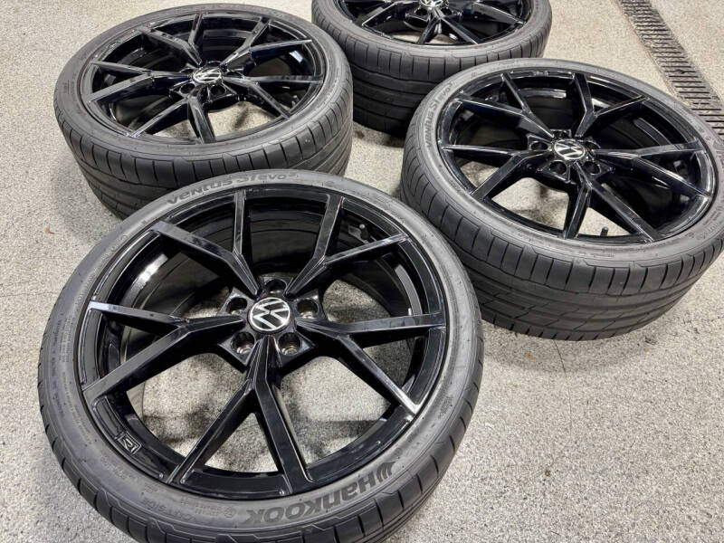 2019 Volkswagen Golf R 4Motion