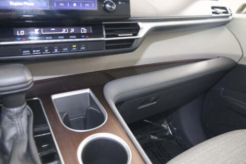 2021 Toyota Sienna LE 8-Passenger