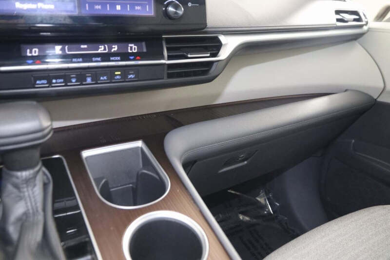 2021 Toyota Sienna LE 8-Passenger