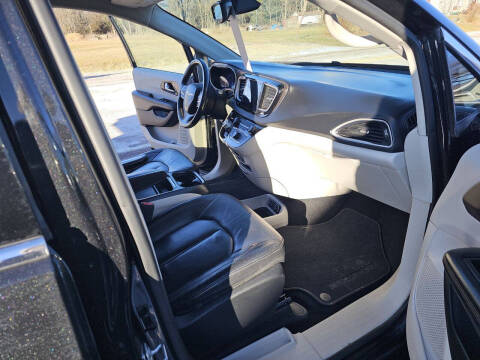 2017 Chrysler Pacifica Touring-L