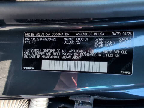 2024 Volvo S60 B5 Core Dark Theme