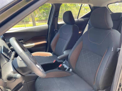 2020 Nissan Kicks SR