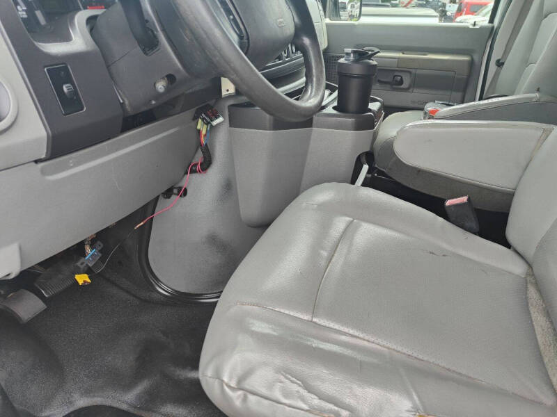 2013 Ford E-Series E-350 SD XL