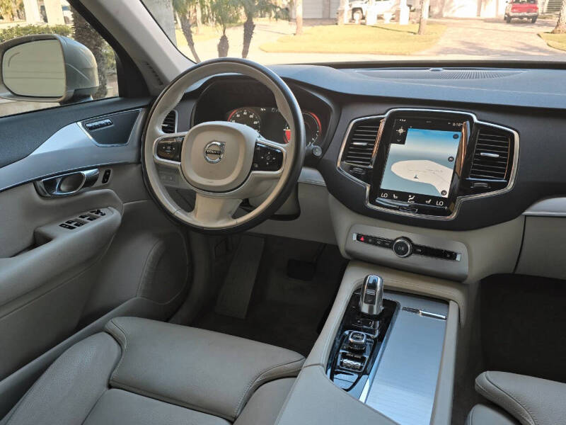 2016 Volvo XC90 T8 eAWD Momentum