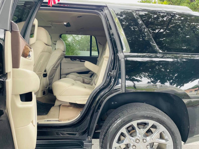 2017 Cadillac Escalade Luxury