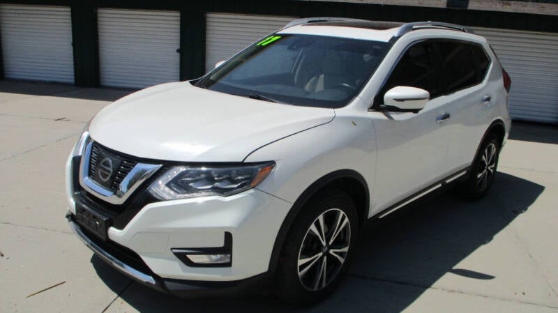 2017 Nissan Rogue SL photo 2