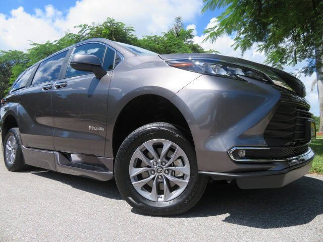 2024 Toyota Sienna XLE 7-Passenger