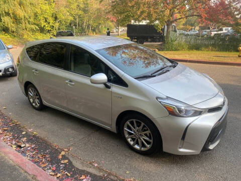 2015 Toyota Prius v Five