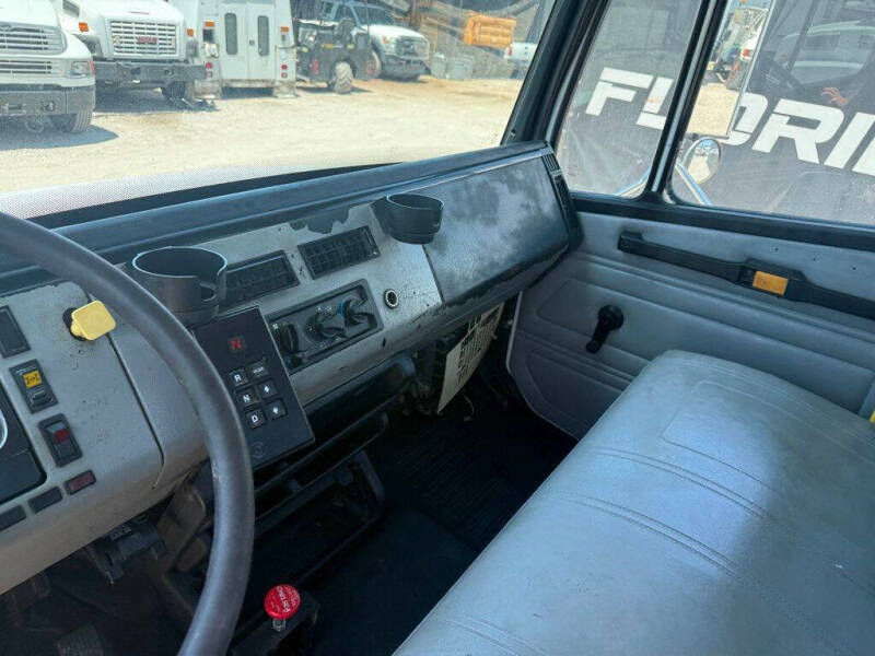 2002 Freightliner FL70