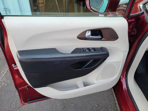 2018 Chrysler WHEELCHAIR VAN