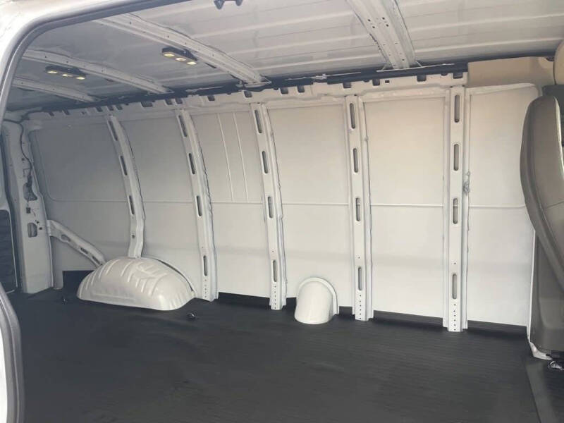 2025 GMC Savana 3500