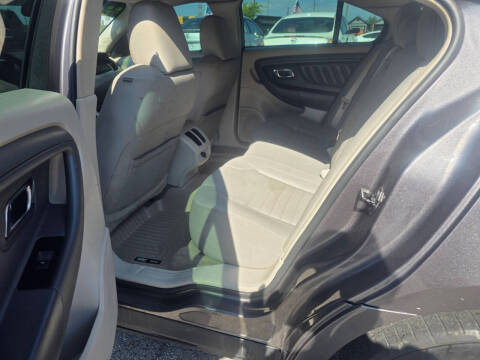 2011 Ford Taurus SE