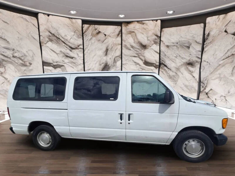 2003 Ford E-Series E-150 Base