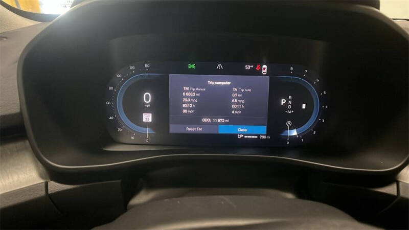 2025 Volvo XC40 B5 Core Bright Theme