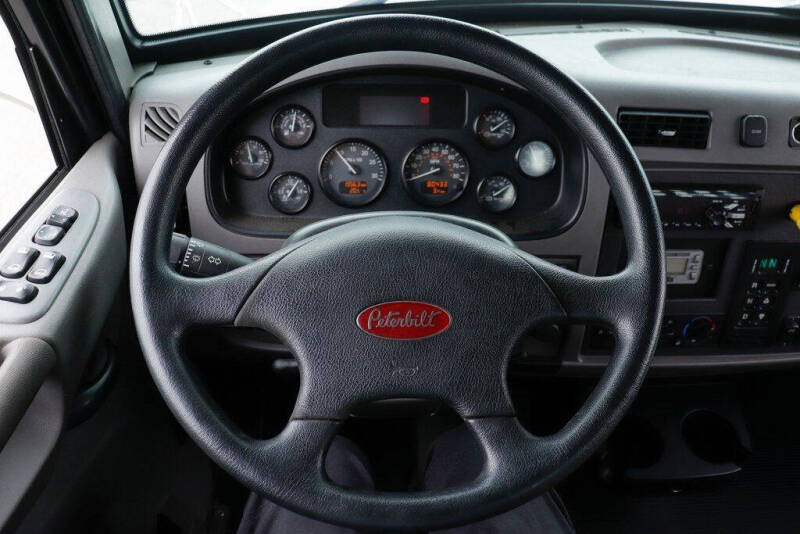 2020 Peterbilt 348
