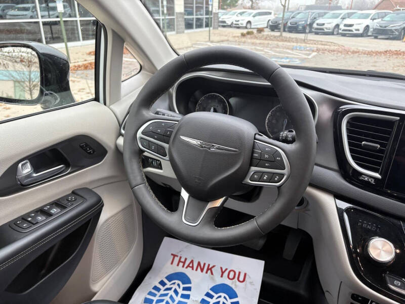 2024 Chrysler Pacifica Touring L