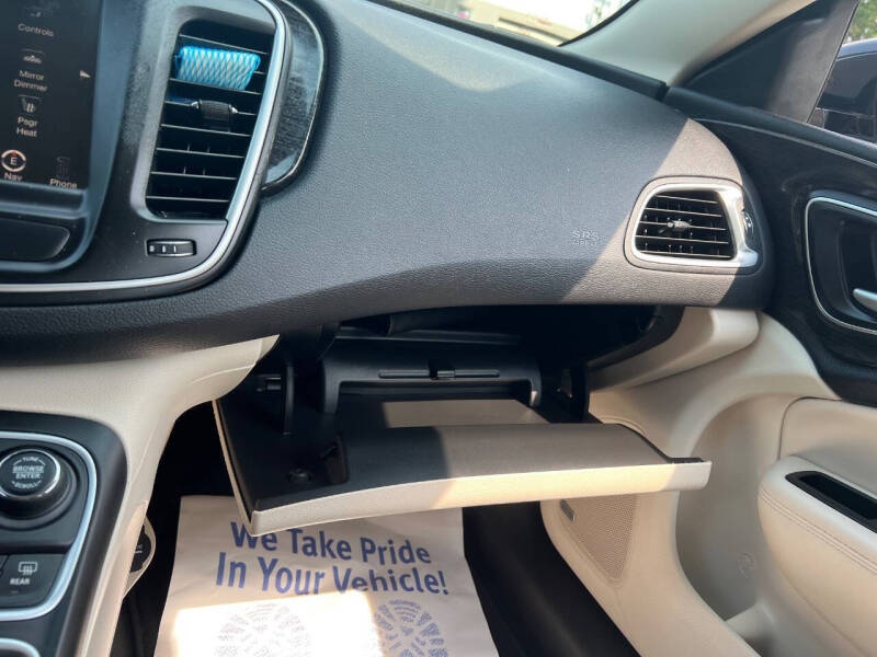 2016 Chrysler 200 C