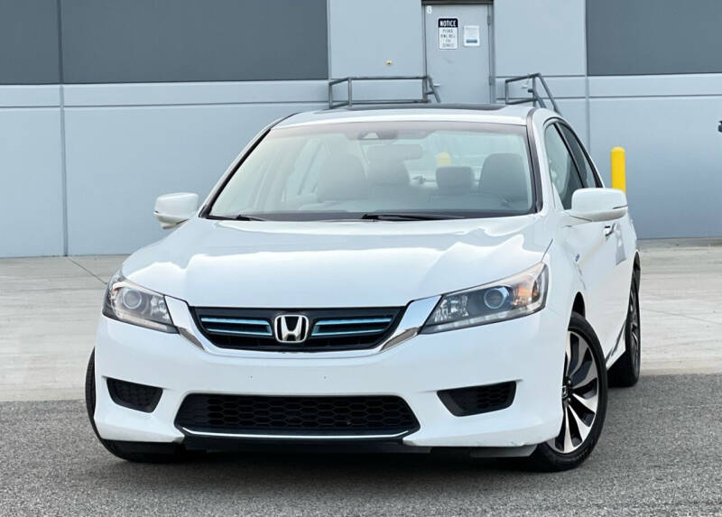 2014 Honda Accord Hybrid for sale at Clutch Motors in Lake Bluff IL