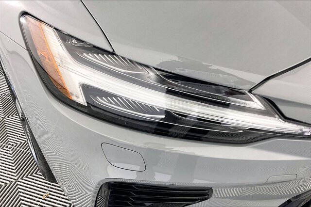 2024 Volvo S60 Recharge T8 Ultimate Dark Theme