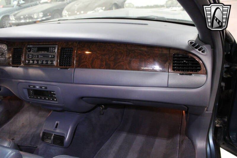 2001 Lincoln Town Car Executive