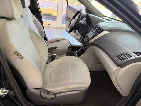 2012 Hyundai Accent SE