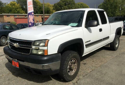 2006 Chevrolet Silverado 2500HD for sale at Knowlton Motors, Inc. in Freeport IL