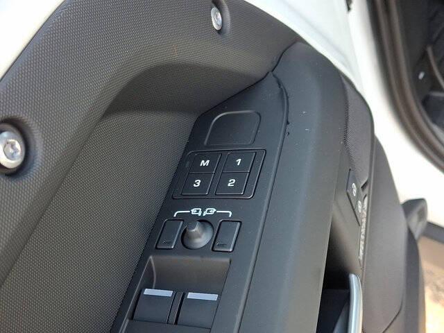 2025 Land Rover Defender 110 P500 X-Dynamic SE