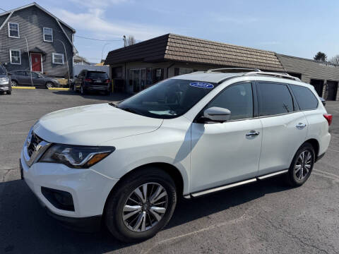 2018 Nissan Pathfinder for sale at MAGNUM MOTORS in Reedsville PA
