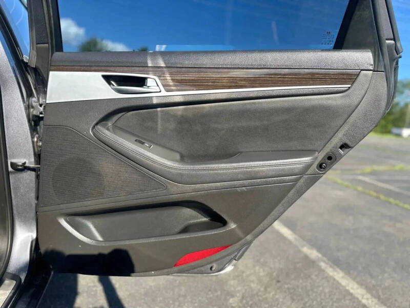 2015 Hyundai Genesis