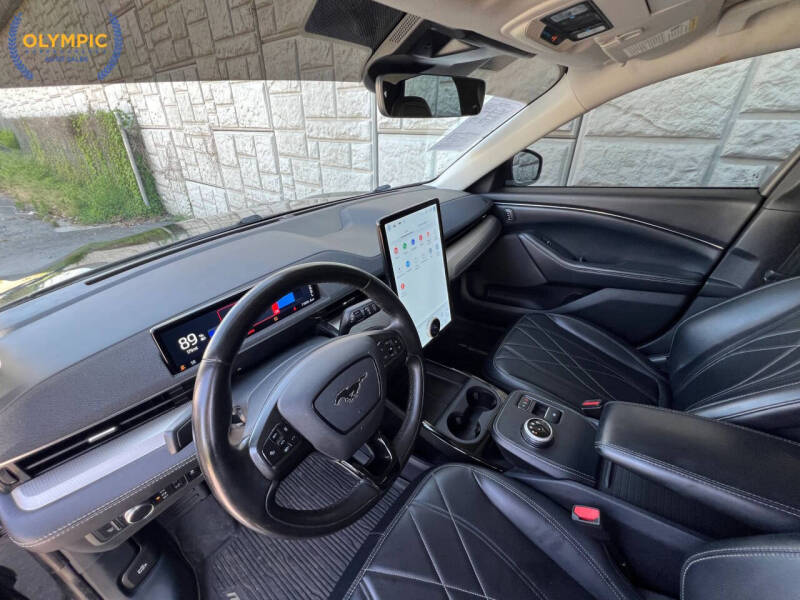 2022 Ford Mustang Mach-E Select