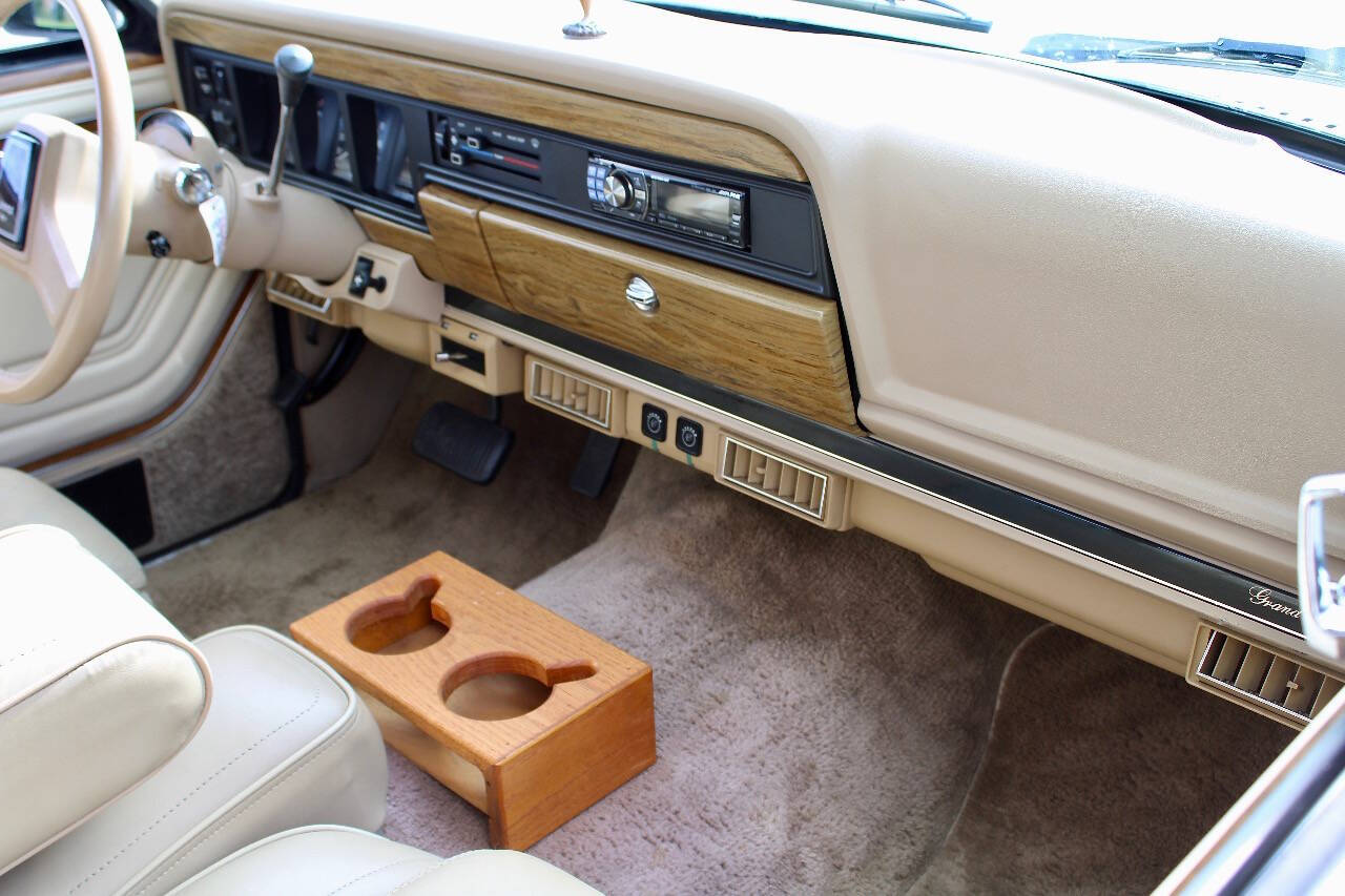 1989 Jeep Grand Wagoneer 84