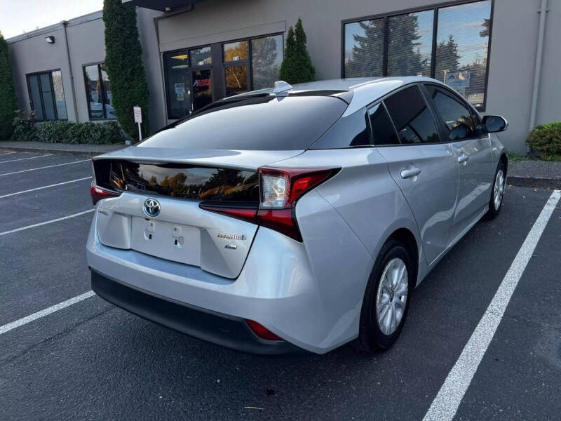 2022 Toyota Prius LE photo 7